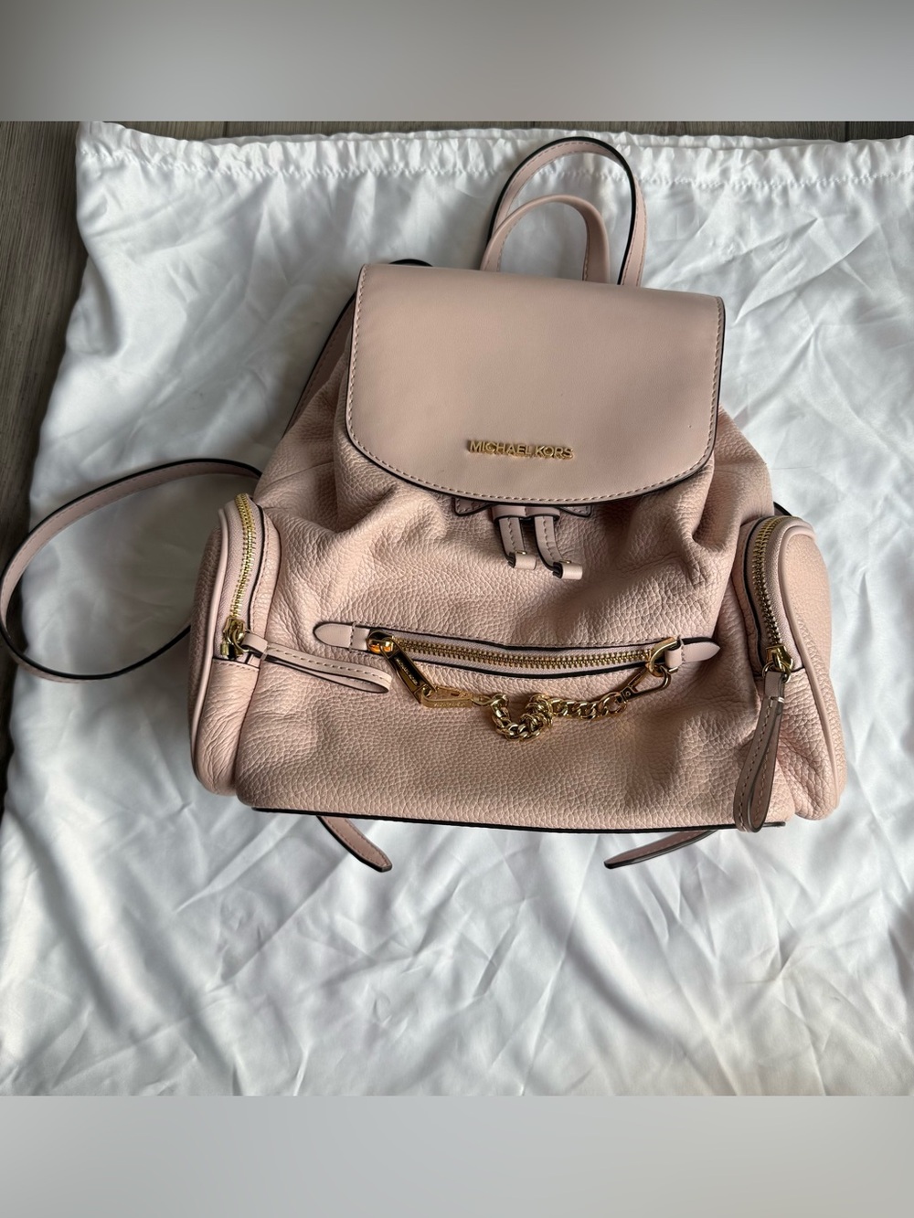 Michael Kors Pale Pink Leather Backpack with Gold Chain Detail - Picture 2 of 14
